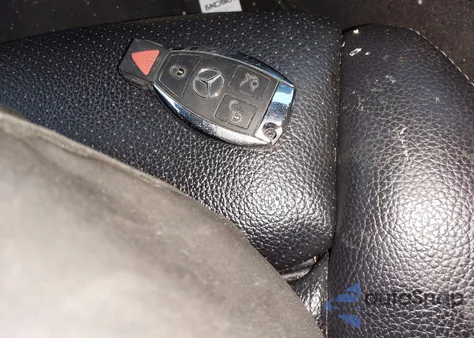 2016 Mercedes-Benz C 300 4Matic z USA, uszkodzony, nr VIN 55SWF4KB3GU176758